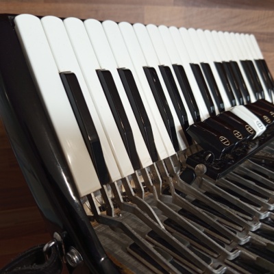 Akordeon (harmonika, heligonka) Scandalli 96, jako NOVÝ