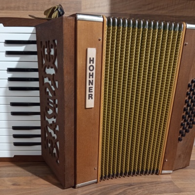 Dřevěný akordeon (harmonika, heligonka) Hohner
