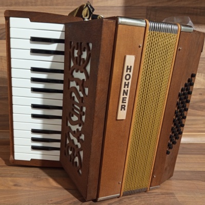 Dřevěný akordeon (harmonika, heligonka) Hohner