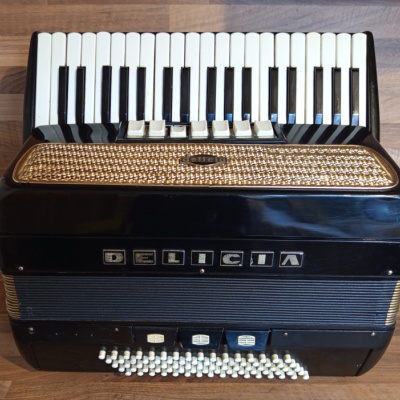 Akordeon (harmonika, heligonka) Delicia 80 basů