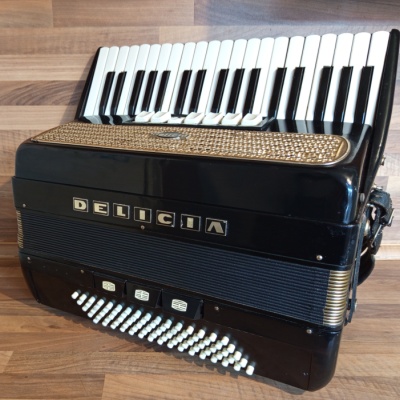 Akordeon (harmonika, heligonka) Delicia 80 basů