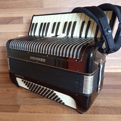 Akordeon (harmonika, heligonka) Hohner 72