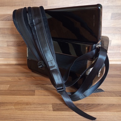 Akordeon (harmonika, heligonka) Hohner 72