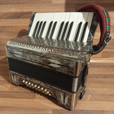 Akordeon (harmonika, heligonka) Hohner 